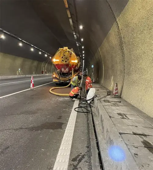 河东区街道隧道排水渠清淤